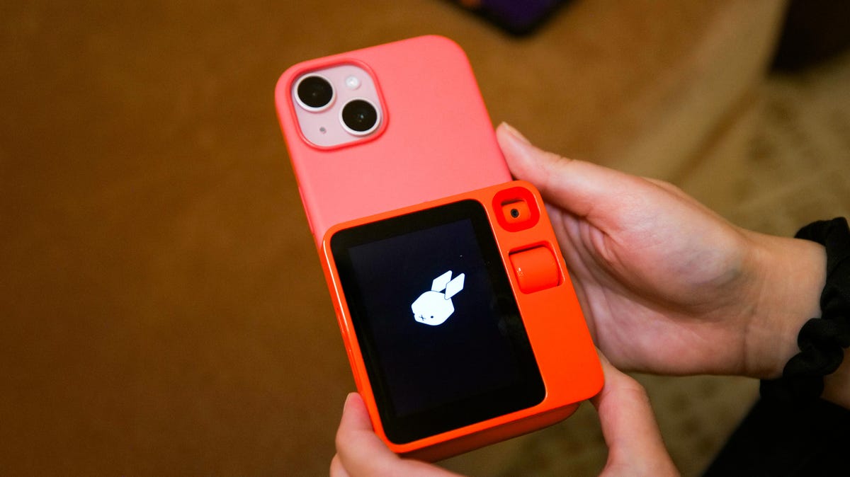 The Rabbit R1 personal AI assistant