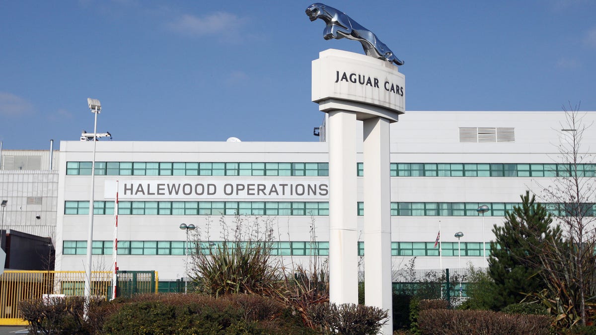 Business Secretary visits Jaguar Land Rover