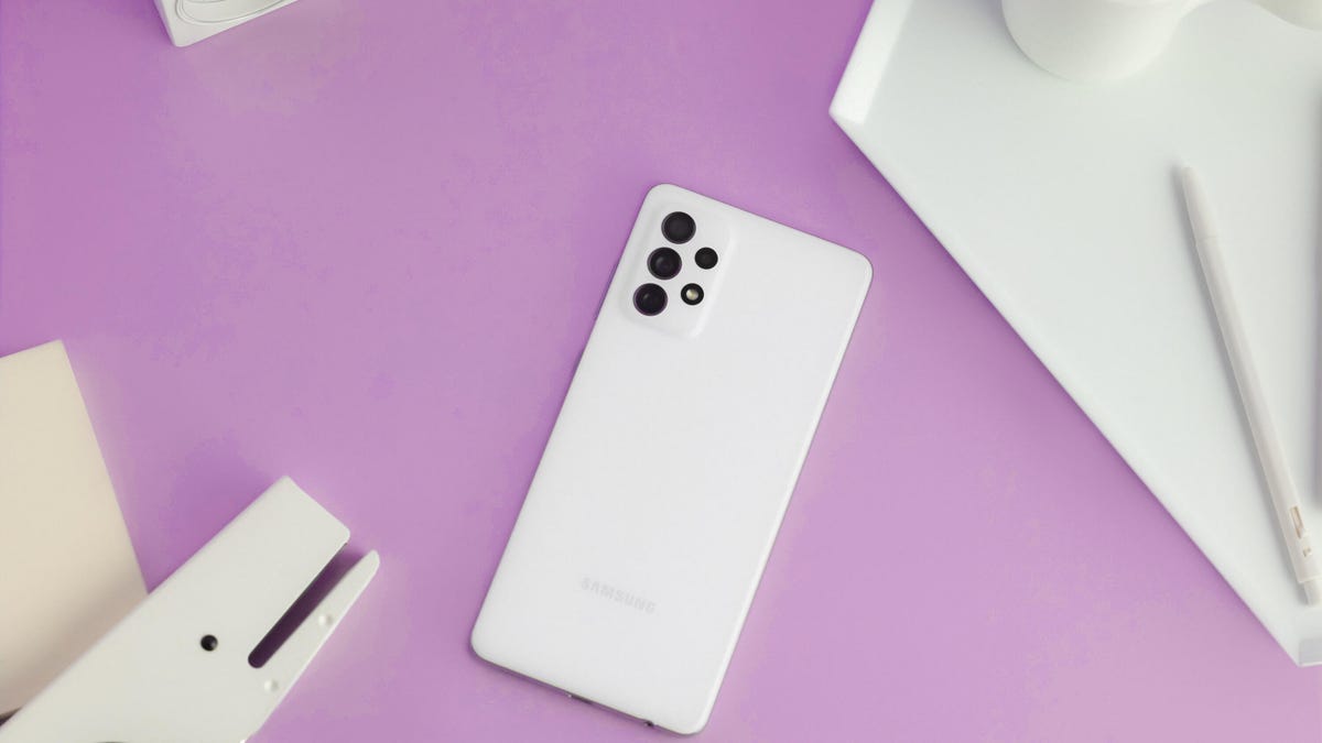 Samsung Galaxy A72 in white