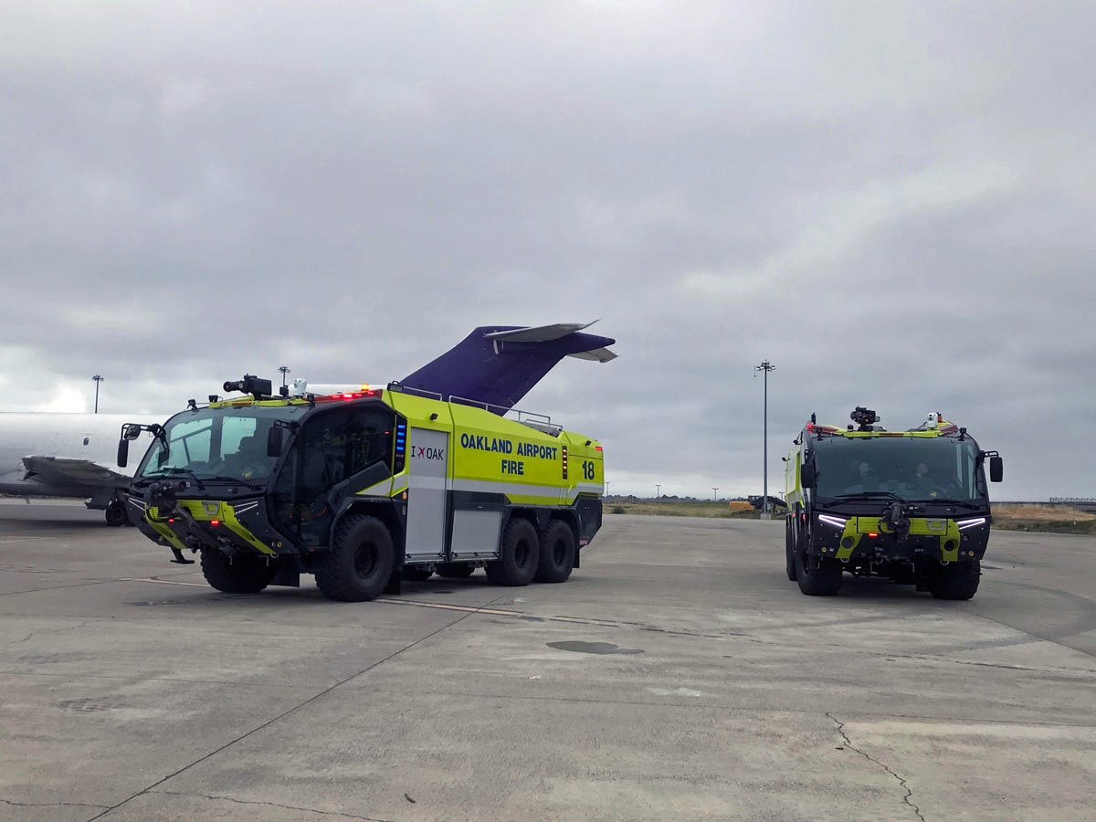 oakland-airport-firetruck-1