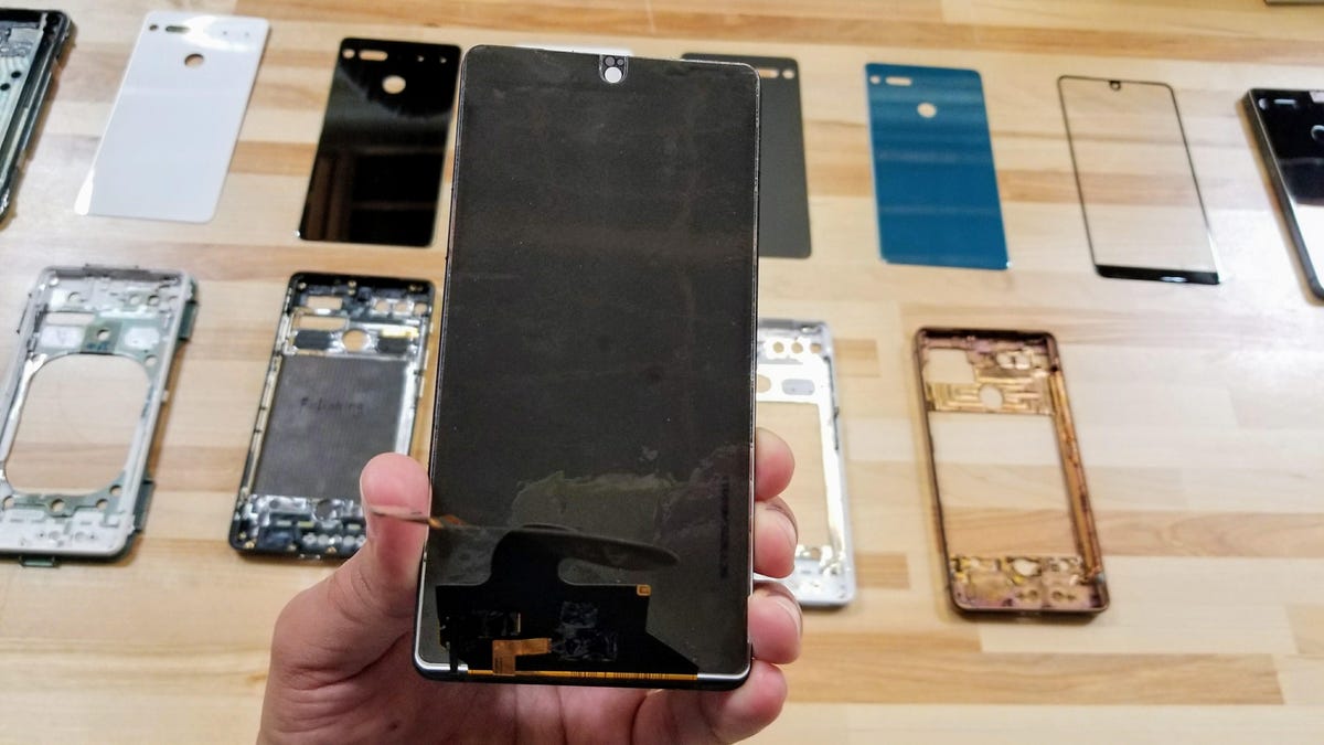 El panel de la pantalla del Essential Phone