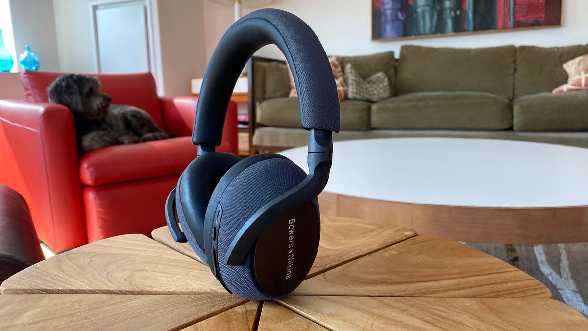 bowers-and-wilkins-px7-1