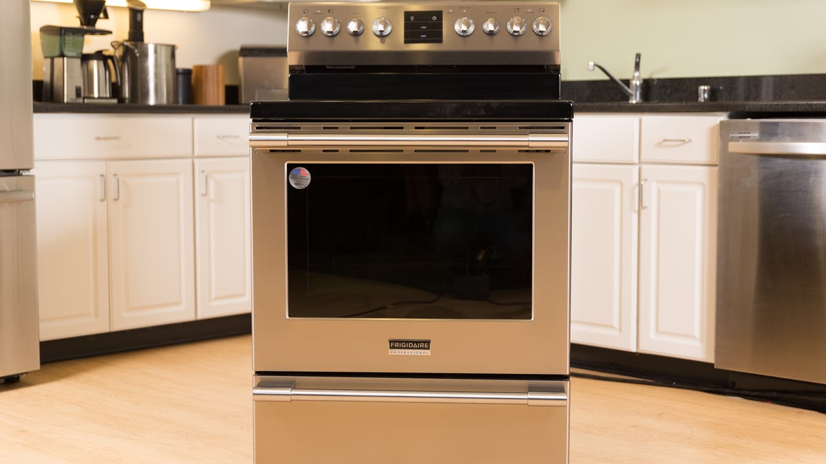 frigidaire-electric-oven-range-fpef3077qf-product-photos-1.jpg