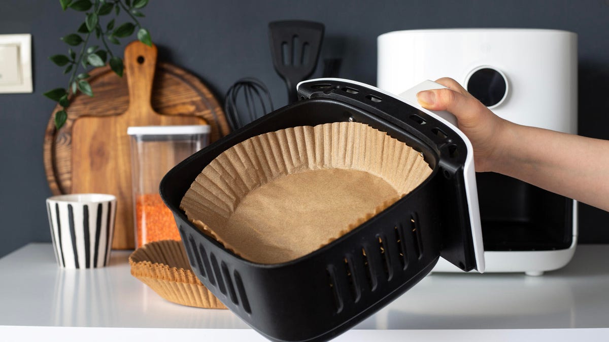 air fryer basket lined with parchment round
