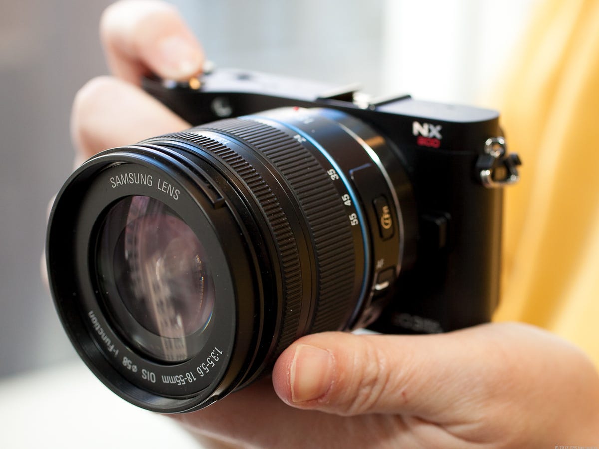 Samsung_NX200_35015453_01.jpg