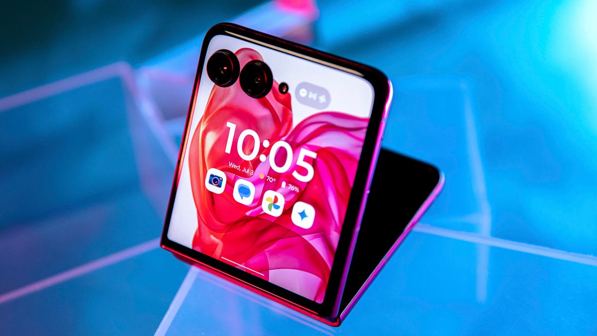 motorola-razr-plus-9224