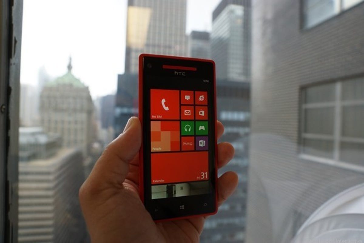 HTC_Windows_Phone_8X_main_red.jpg