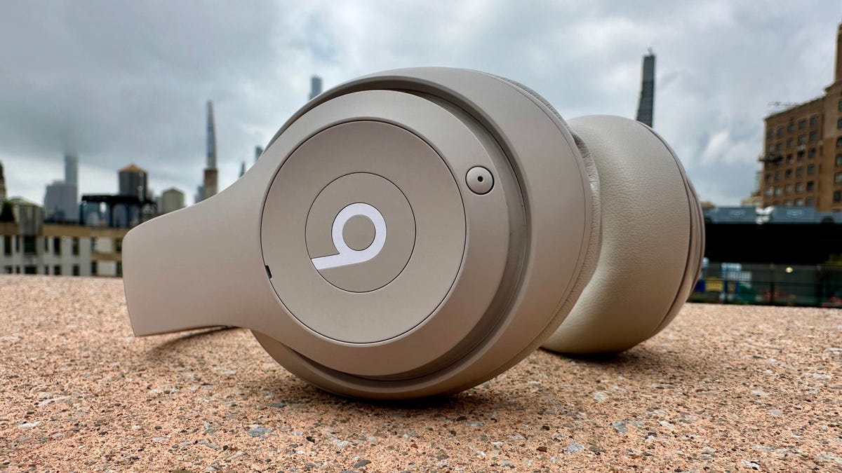 beats-studio-pro-sandstone-2