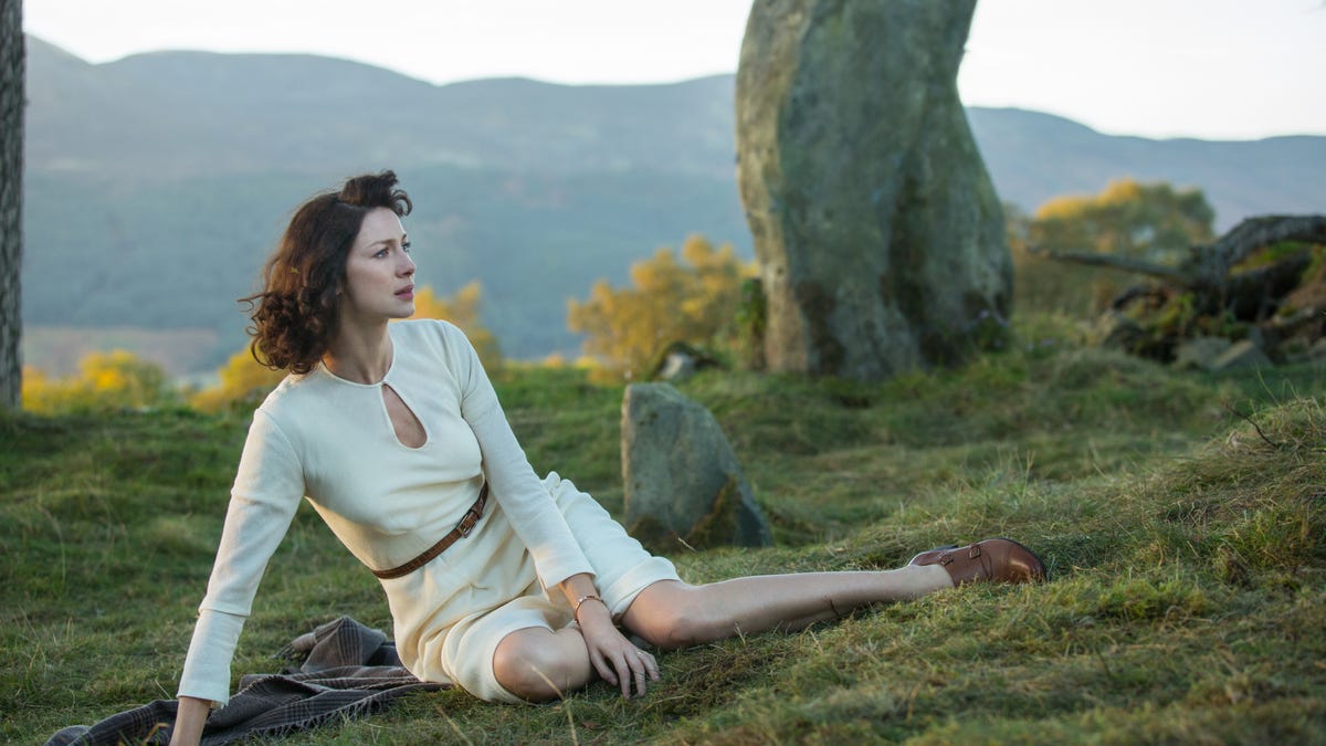 caitriona-balfe-as-claire-randall-fraser-episode-101