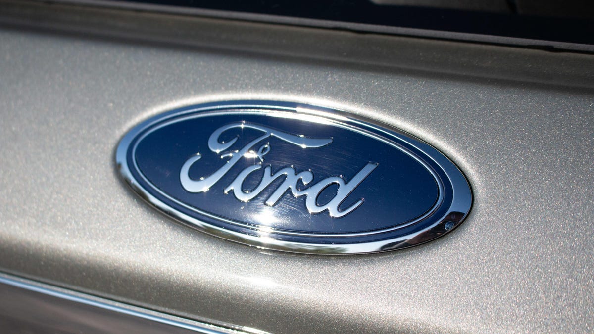 2020-ford-explorer-hybrid-41