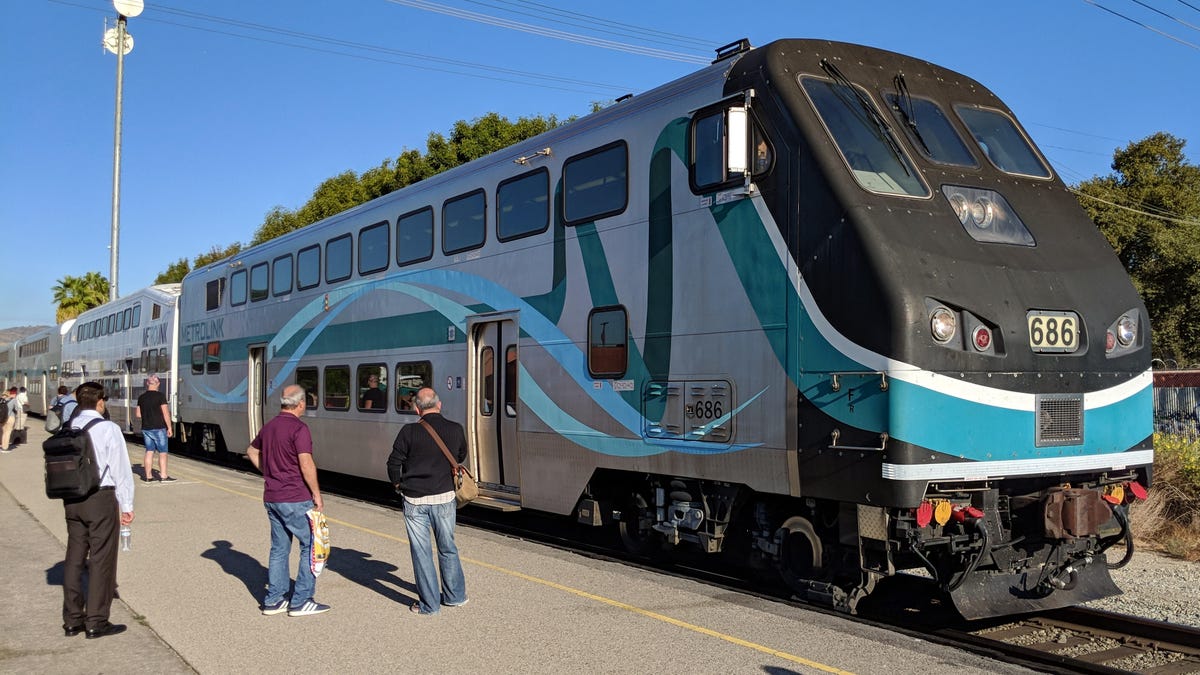 new-amtrak-surfliner-charger-1-of-36