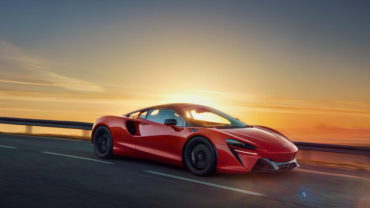 2022 McLaren Artura