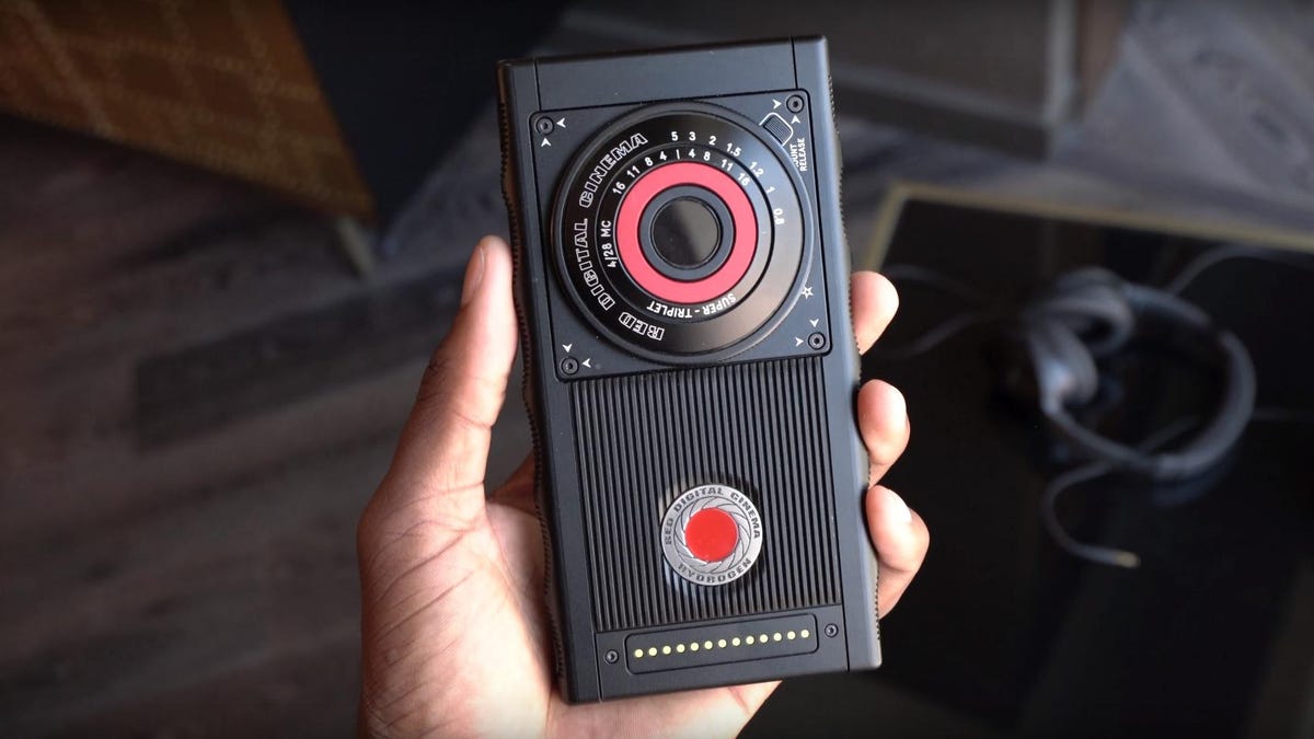 red-hydrogen-mkbhd-prototype-marques-brownlee-cnet-screencap-w-permission