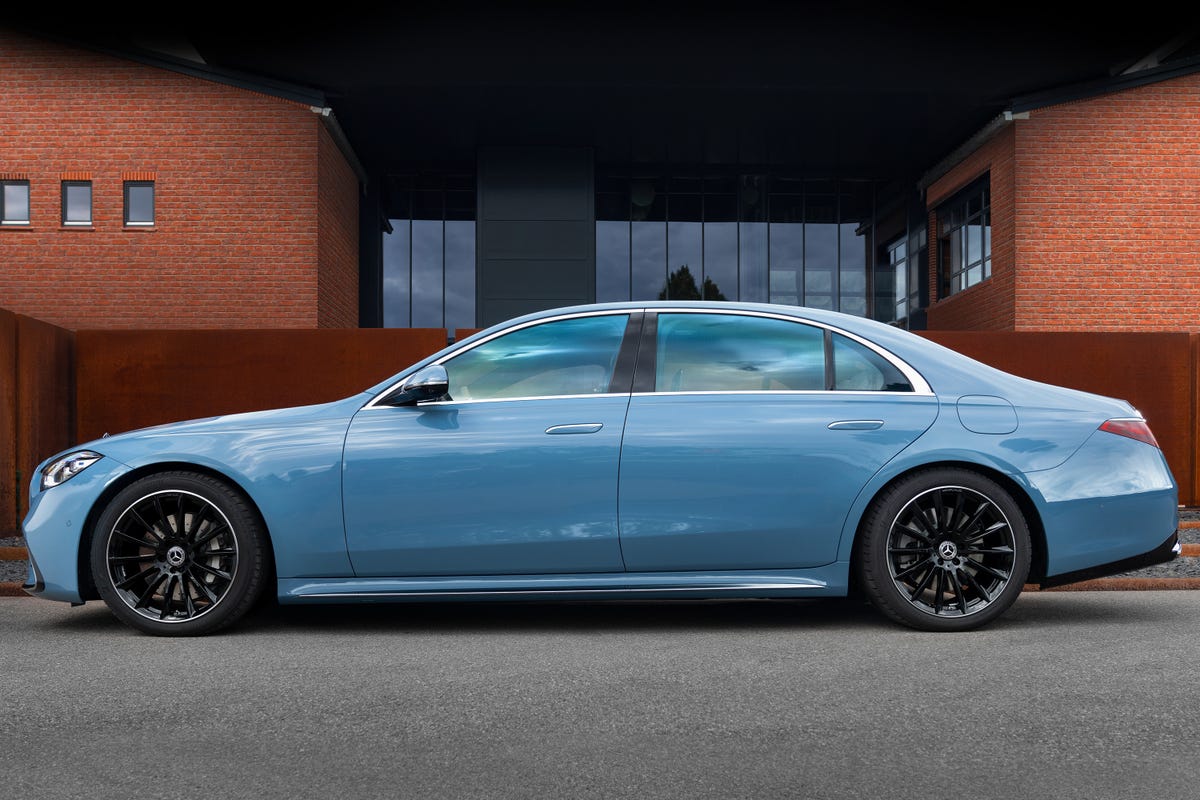 2021-mercedes-benz-s-class-manufaktur-china-blue-111