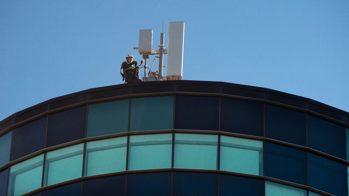 18-10-25-manchester-5g-vodafone-first-to-switch-on-full-5g-in-the-uk