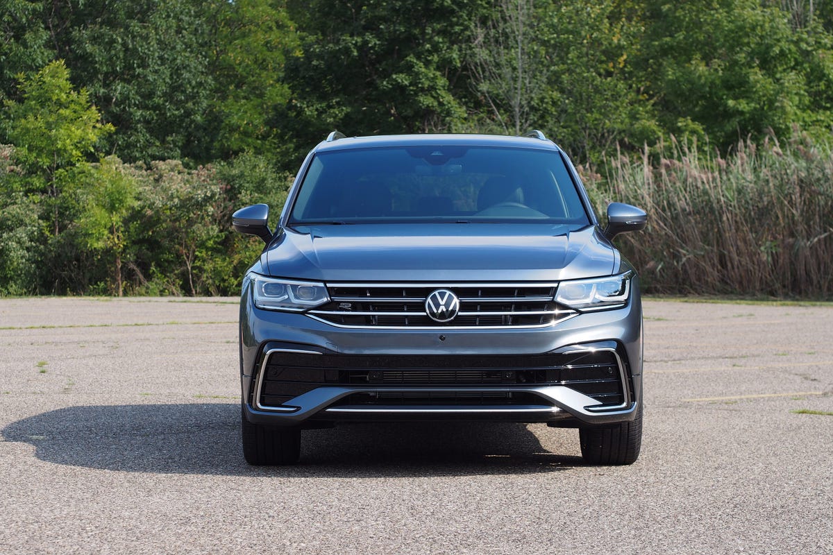 2022 Volkswagen Tiguan SEL-R Line - front