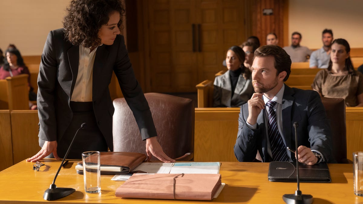 Jennifer Walters in a courtroom glares at a man in a suit