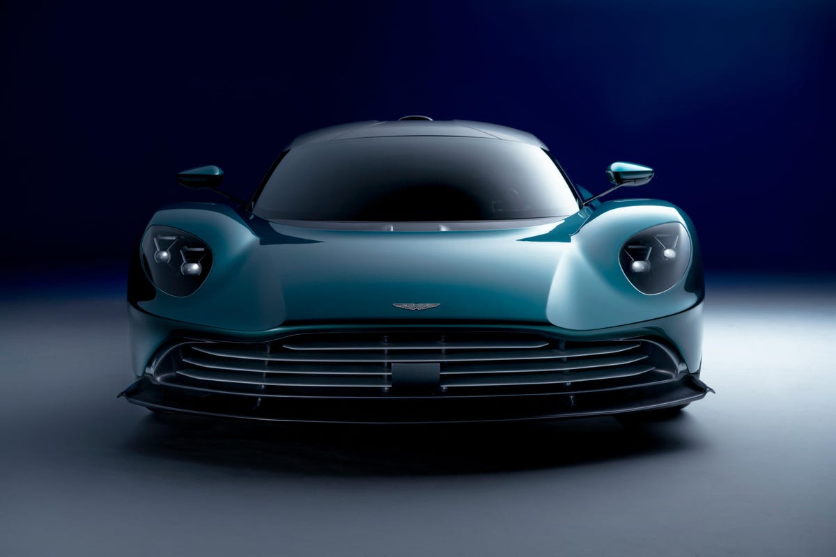 production-aston-martin-valhalla-phev-supercar-110