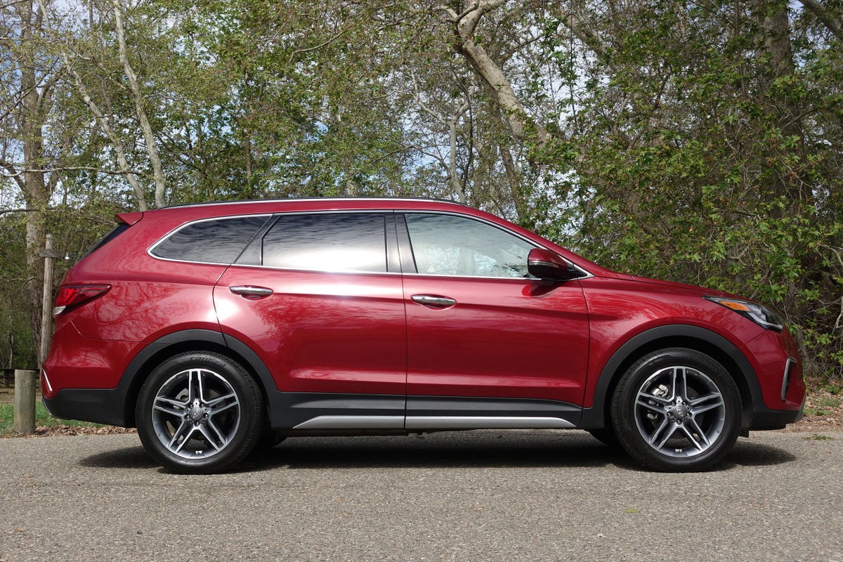 2017-hyundai-santa-fe.jpg