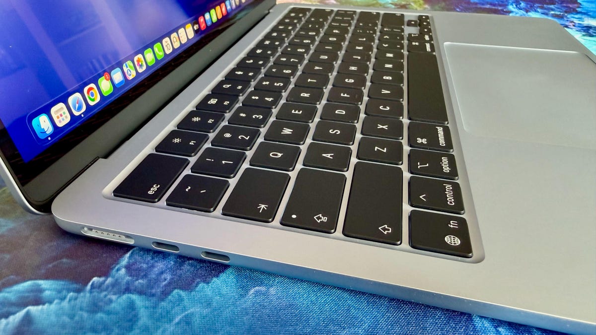 Apple M5 MacBook Air Thunderbolt 4 ports