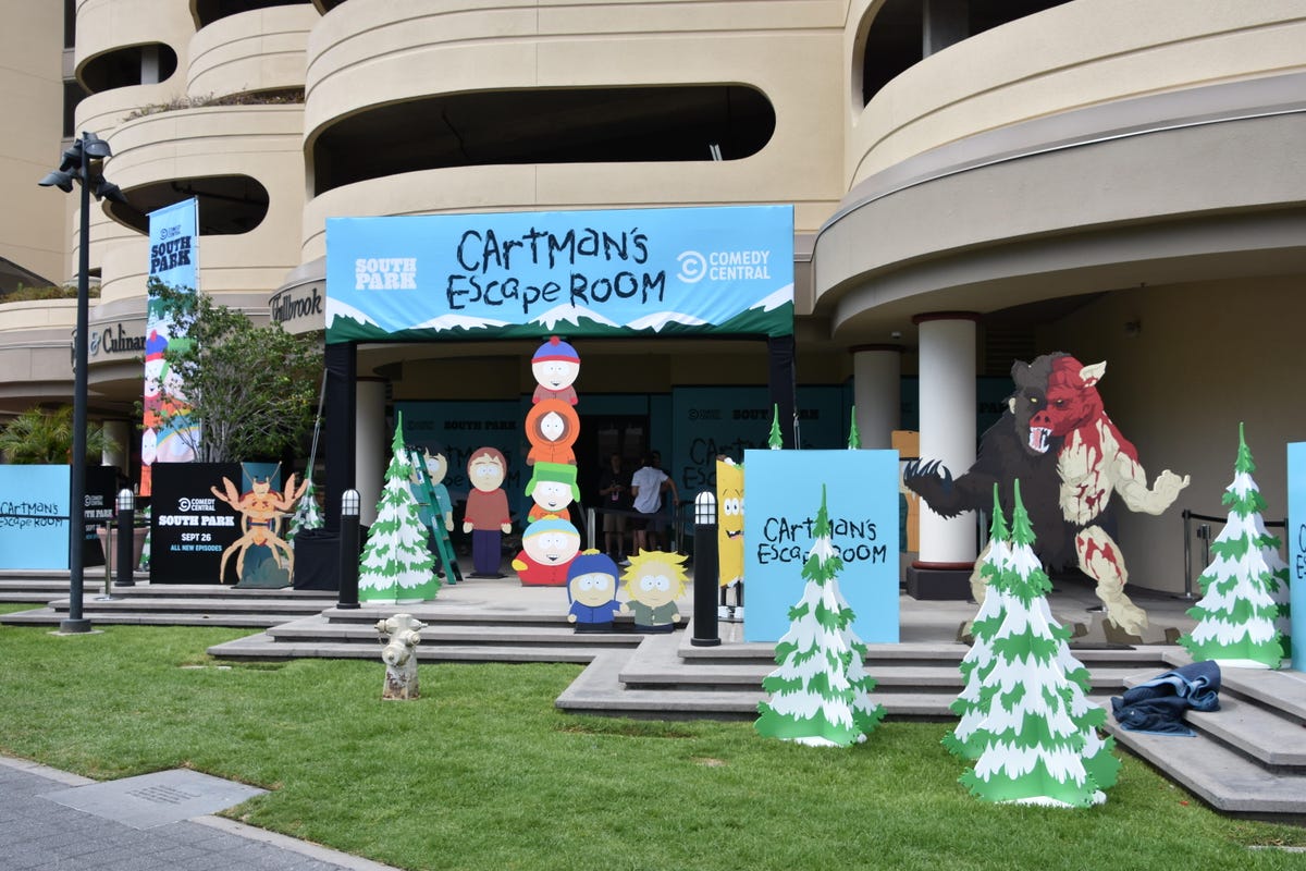 outside-activations-comic-con-20182102