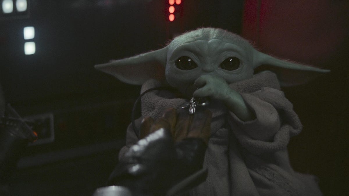 baby-yoda-with-signet