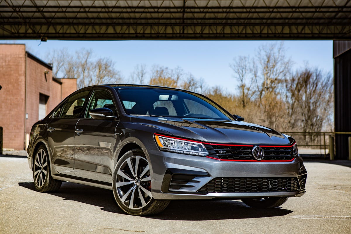 2018-volkswagen-passat-gt-1