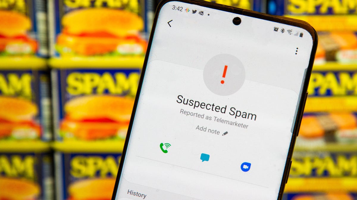 A phone warning about a suspected spam call