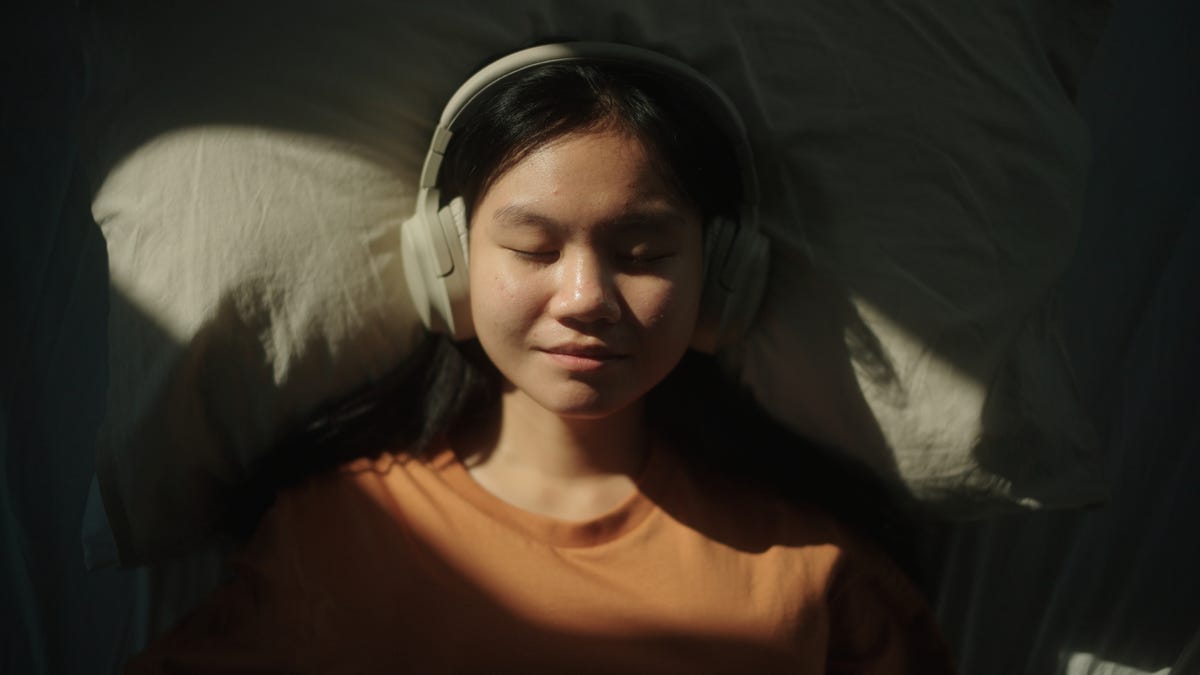 Woman sleeping with headphones