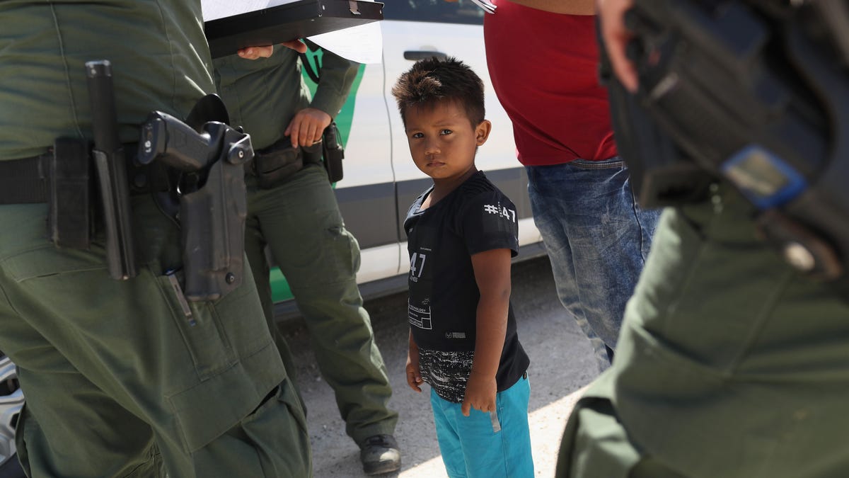 Border Patrol Agents Detain Migrants Near US-Mexico Border
