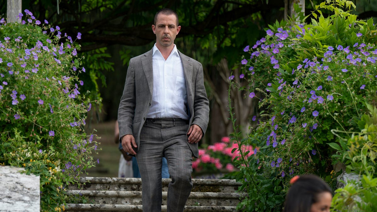 succession-s3-e8-alexander-skarsga-rd-kieran-culkin