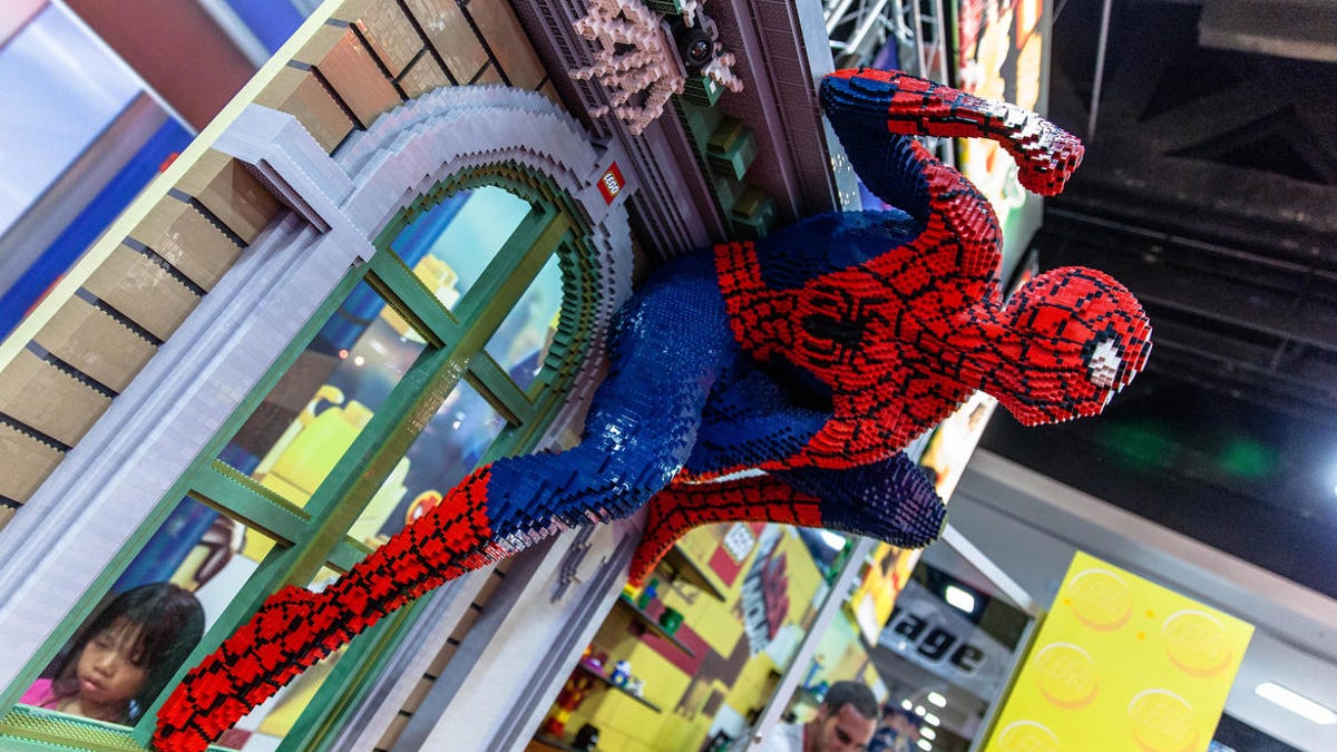 2014-sdcc-preview-night-lego-spider-man.jpg