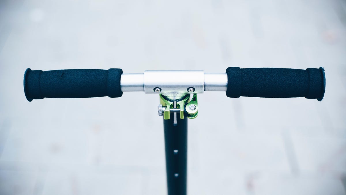 electric-scooter-handlebar