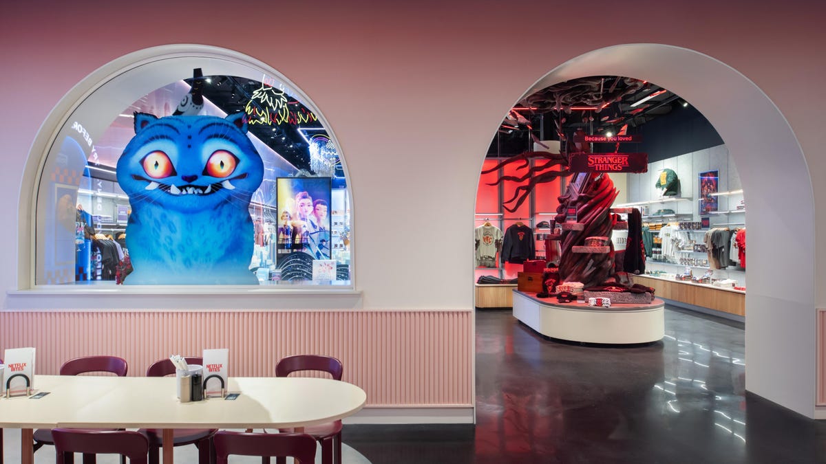 derpy the tiger at Netflix House Philly