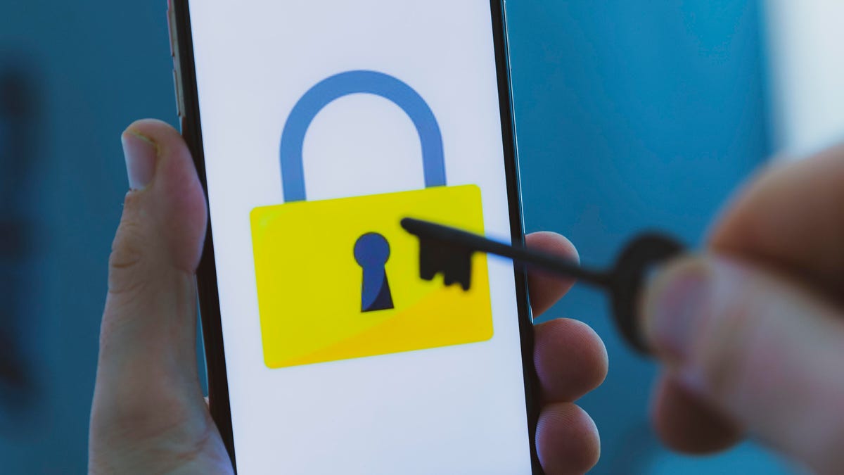 data-privacy-security-hackers-hacking-unlock-iphone-0992