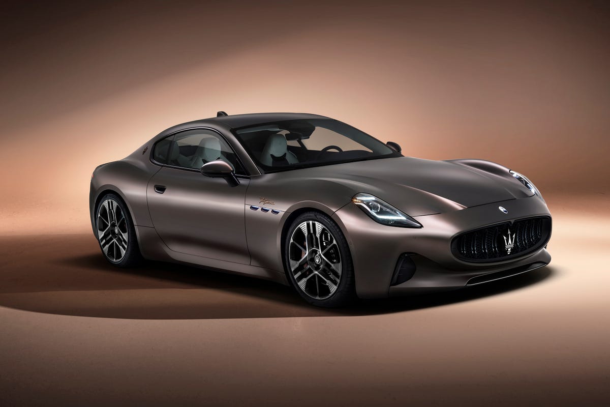 Maserati GranTurismo Folgore (brown, studio setting)