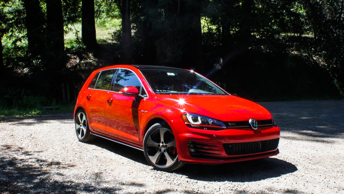 2015volkswagengolfgti-001.jpg