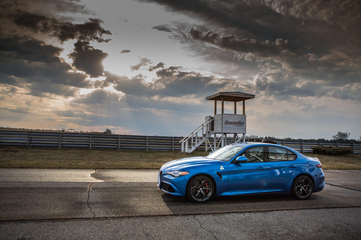 2018-alfa-romeo-giulia-quadrifoglio-1