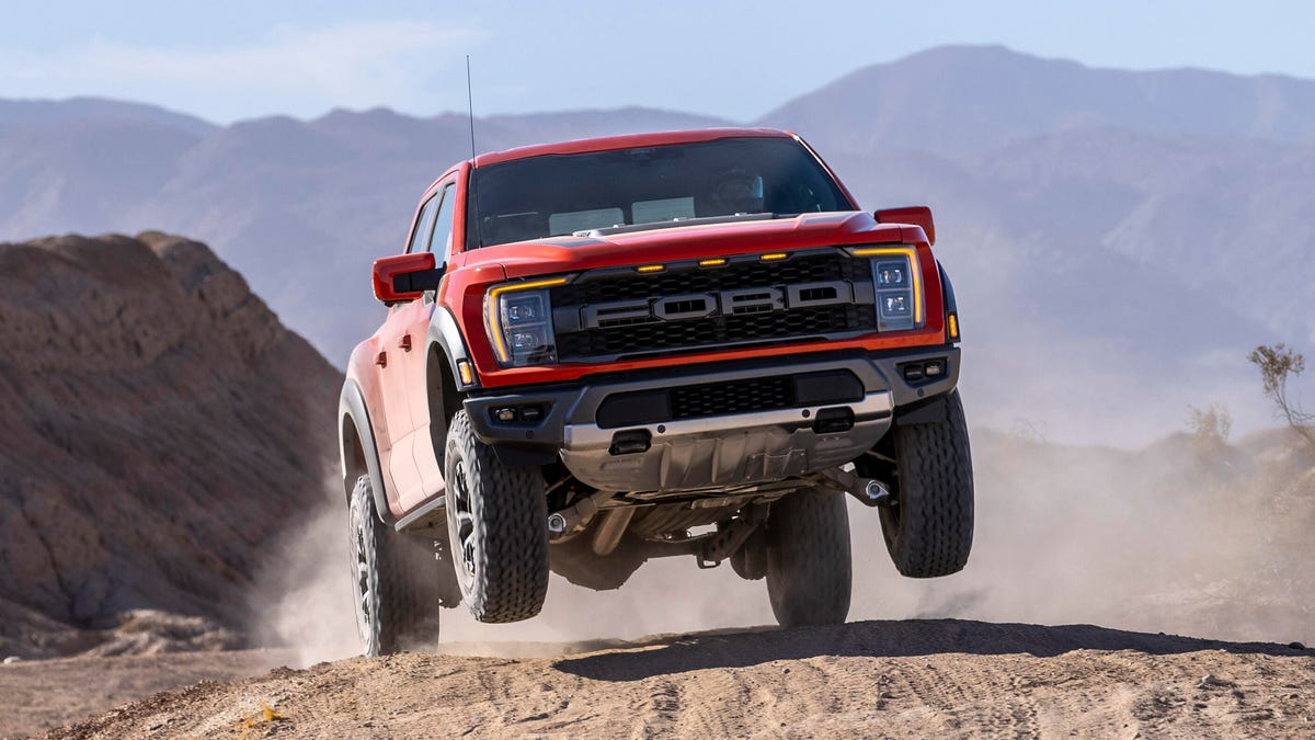 2021 Ford F-150 Raptor - jump