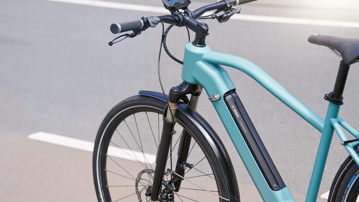 Bosch's PowerTube 400 battery lends a sleeker look to 2020 e-bikes, while its handlebar-mounted SmartphoneHub shows basic riding data and offers a smartphone mount.