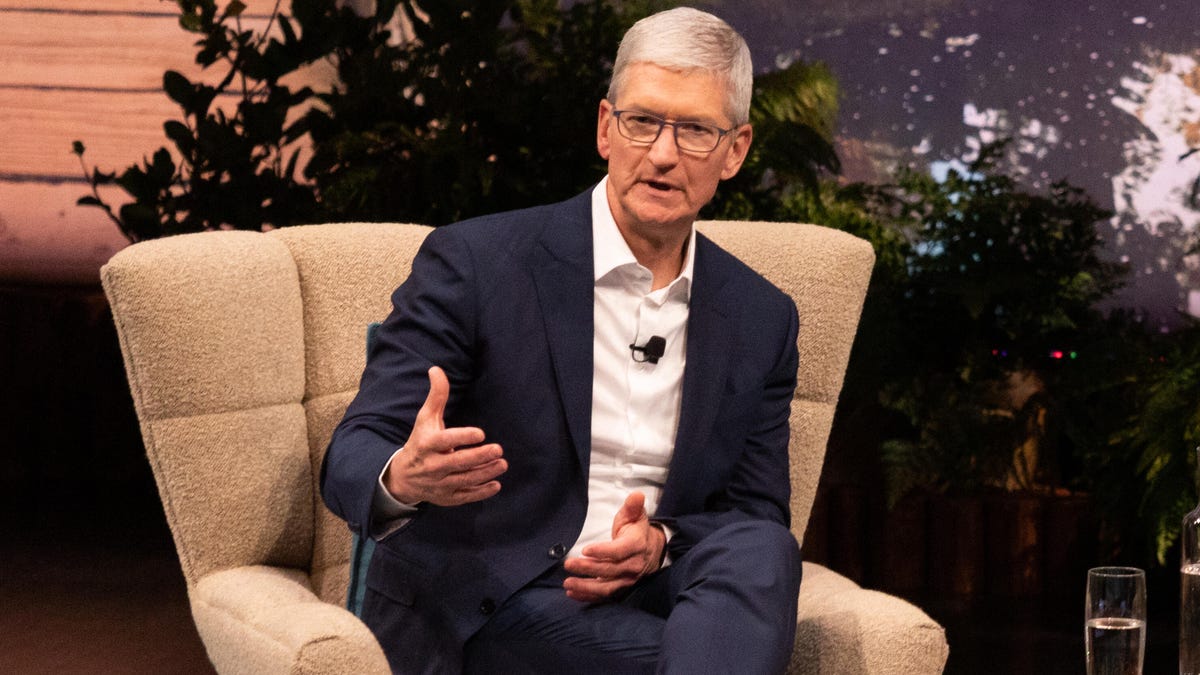 tim-cook-marc-benioff-dreamforce-19-5130