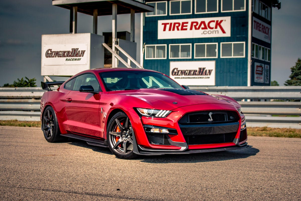 2020-ford-mustang-shelby-gt500-1
