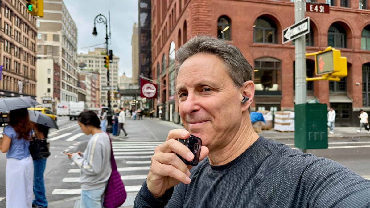 nothing-ear-3-talking-to-case