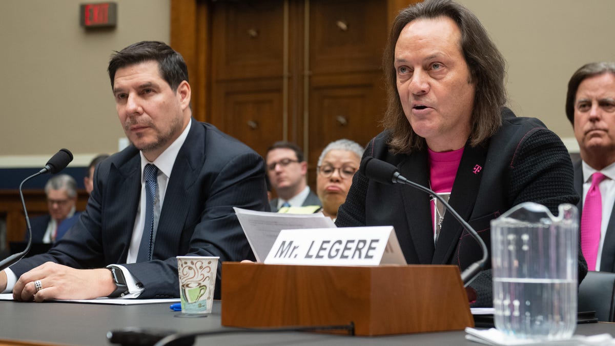 US-POLITICS-TECHNOLOGY-SPRINT-T-MOBILE