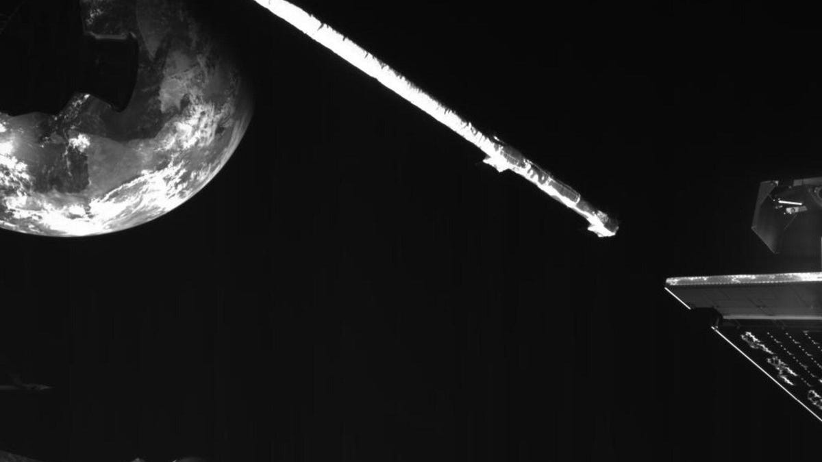 bepicolombo-s-close-up-of-earth-during-flyby-pillars