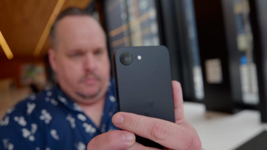 Image of Apple iPhone 16E