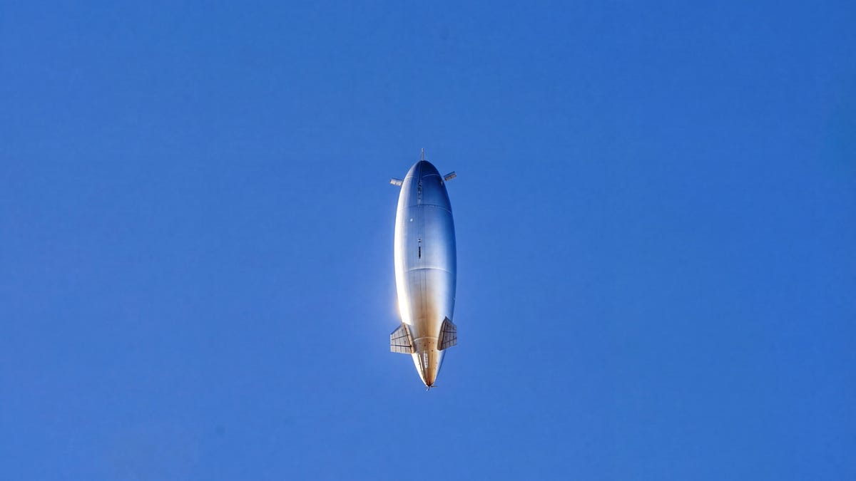 A. large silver oblong balloon-like structure floats in to the stratosphere. It is filled with helium.