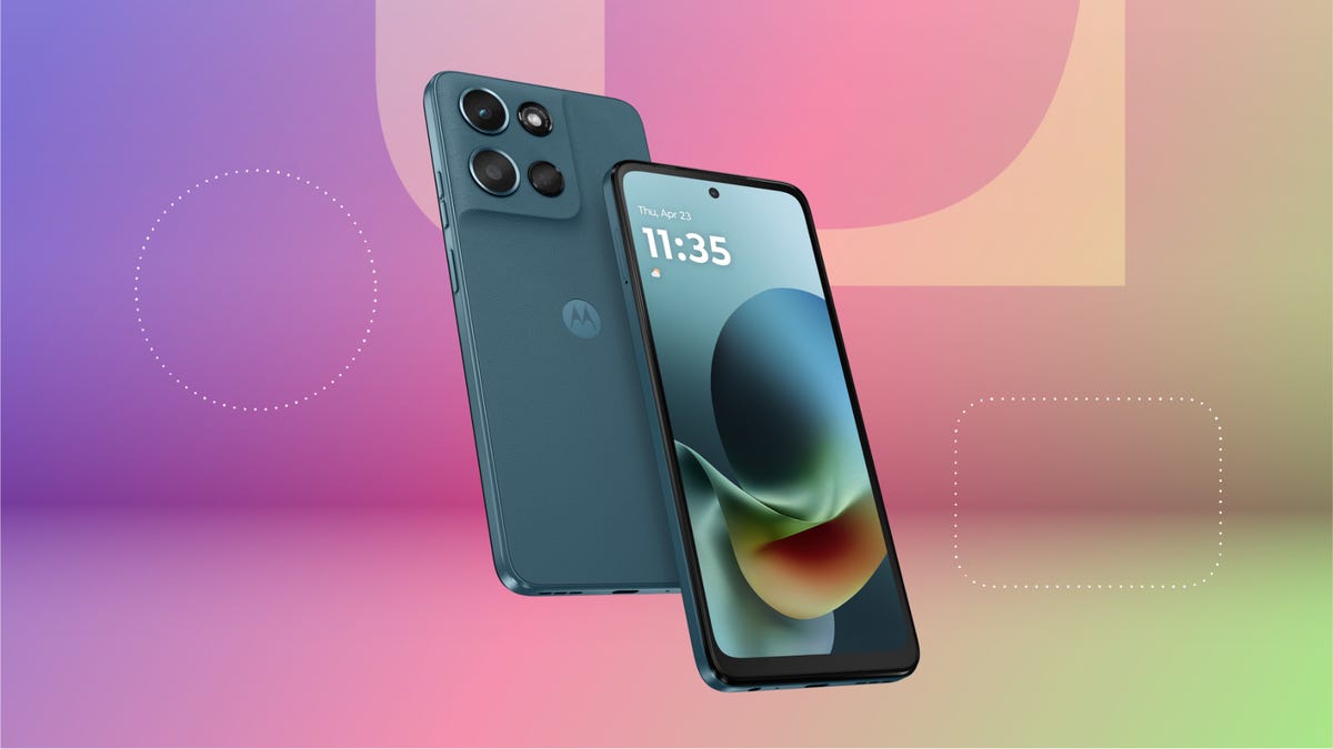 Moto G Play on CNET background.