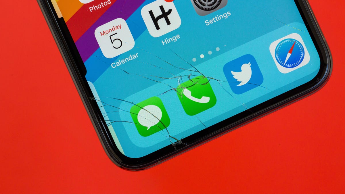 iphone-xs-max-broken-screen-1