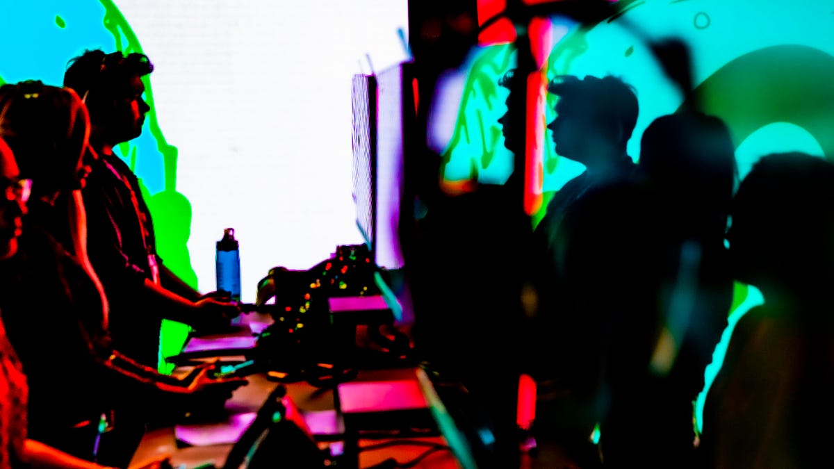 e3-2019-video-games-gaming-player-6152